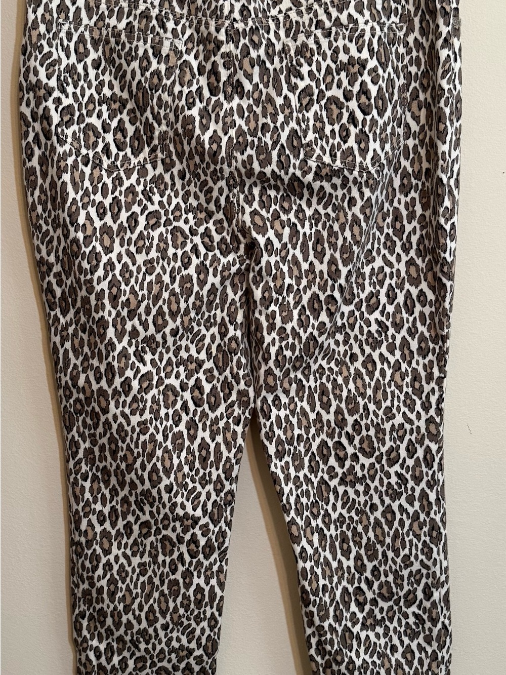 Chico’s Women’s leopard print Slim Leg Ankle Pants 2.5. US (14) - Picture 5 of 9